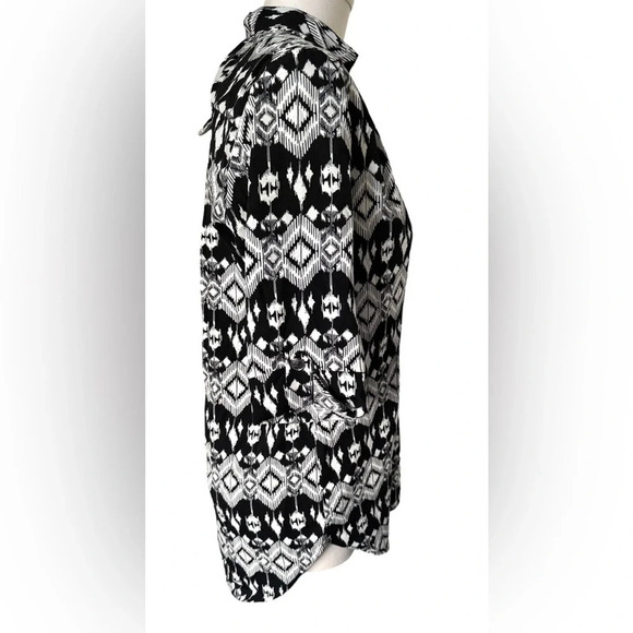 Ikat blouse with rolled sleeves in black and white - Lucy Lucy Love Stitchfix - Picture 3 of 7